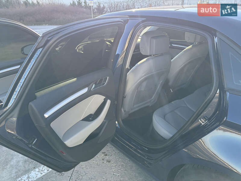 Седан Audi A3 2016 в Коростене