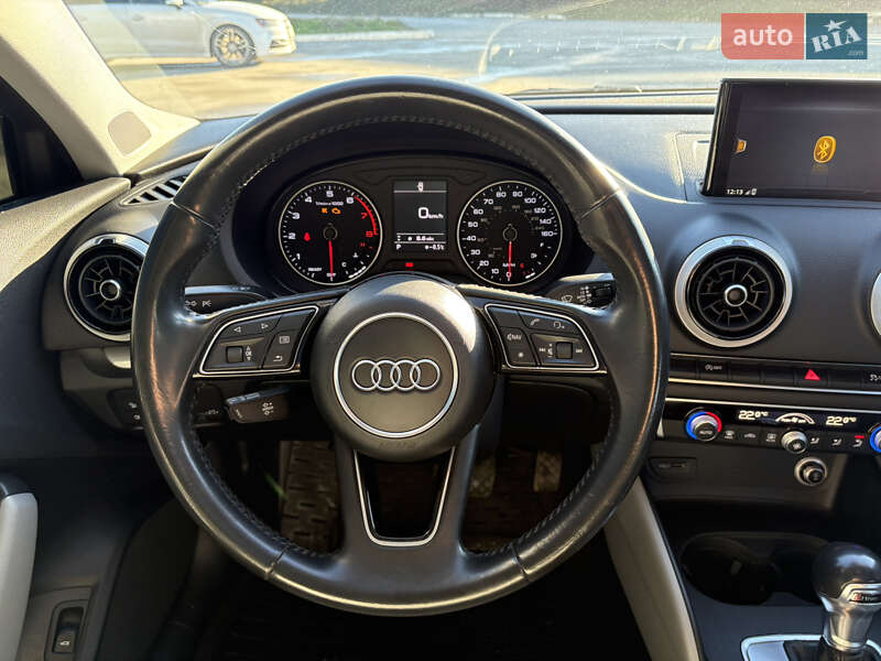 Седан Audi A3 2016 в Коростене