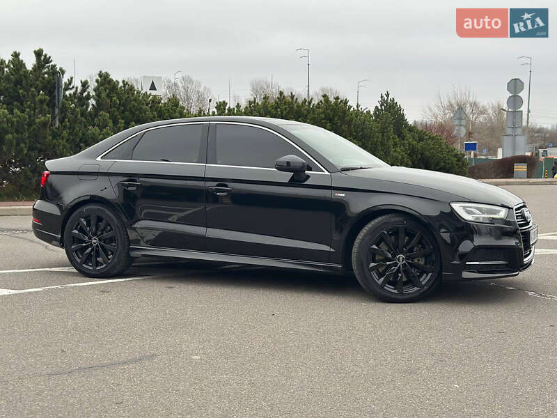 Седан Audi A3 2019 в Киеве