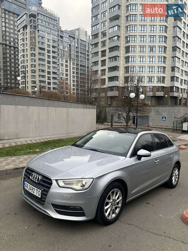 Хэтчбек Audi A3 2015 в Киеве