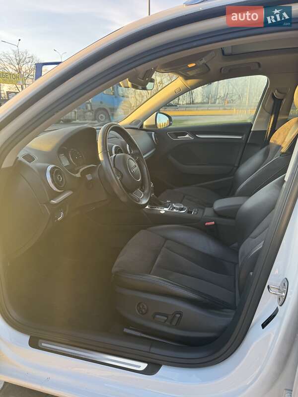 Хэтчбек Audi A3 2016 в Киеве