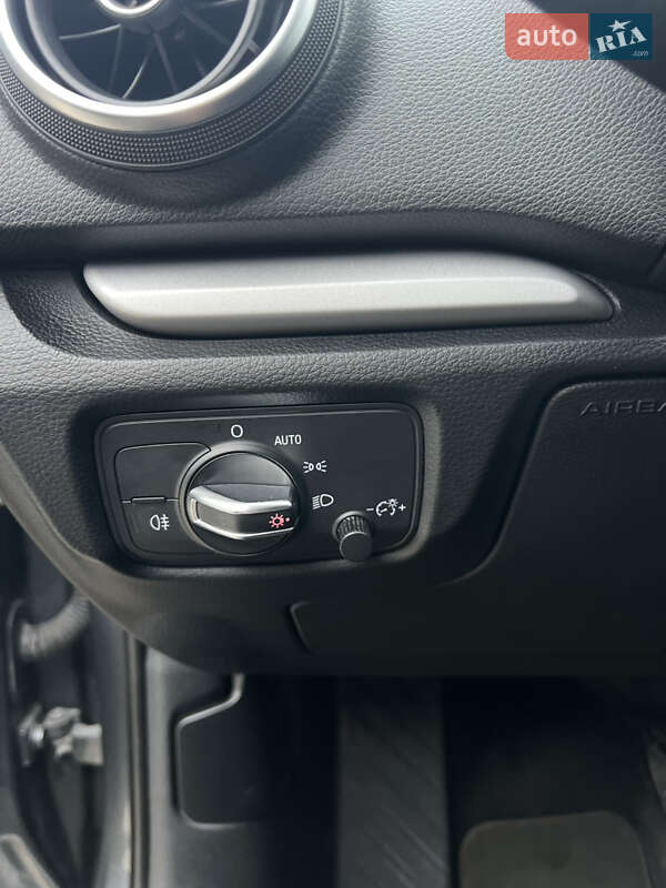 Седан Audi A3 2015 в Киеве