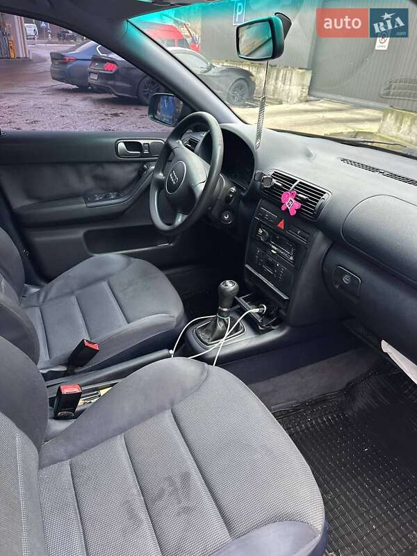 Хэтчбек Audi A3 2002 в Киеве
