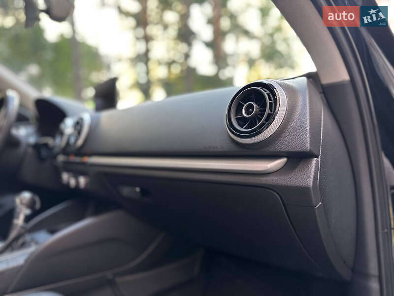 Седан Audi A3 2015 в Киеве