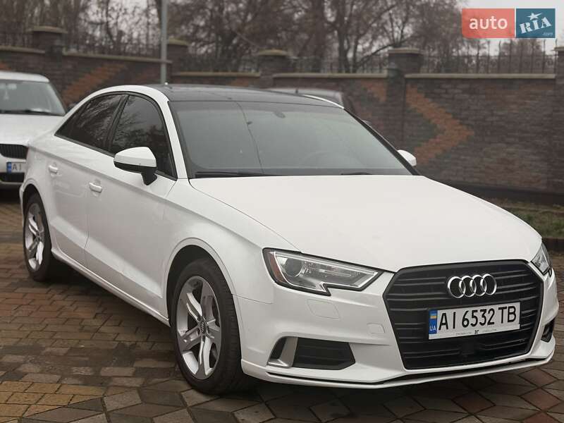 Седан Audi A3 2017 в Киеве