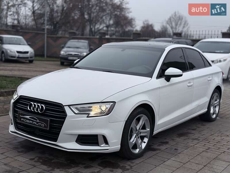 Седан Audi A3 2017 в Киеве