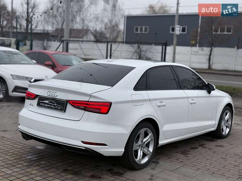 Седан Audi A3 2017 в Киеве