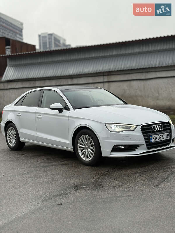 Седан Audi A3 2016 в Киеве