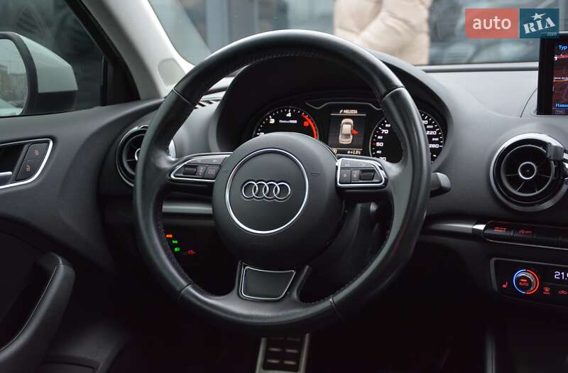 Седан Audi A3 2016 в Киеве