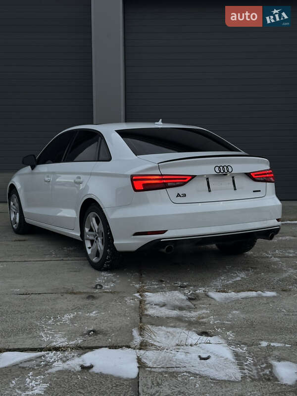 Седан Audi A3 2017 в Ивано-Франковске