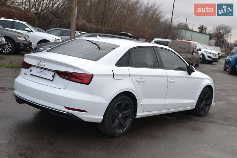 Седан Audi A3 2017 в Луцке
