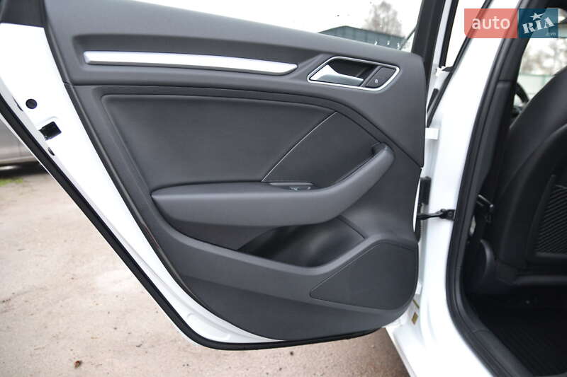 Седан Audi A3 2017 в Луцке