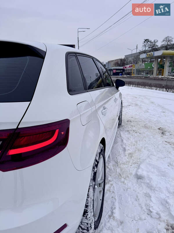 Хэтчбек Audi A3 2016 в Киеве