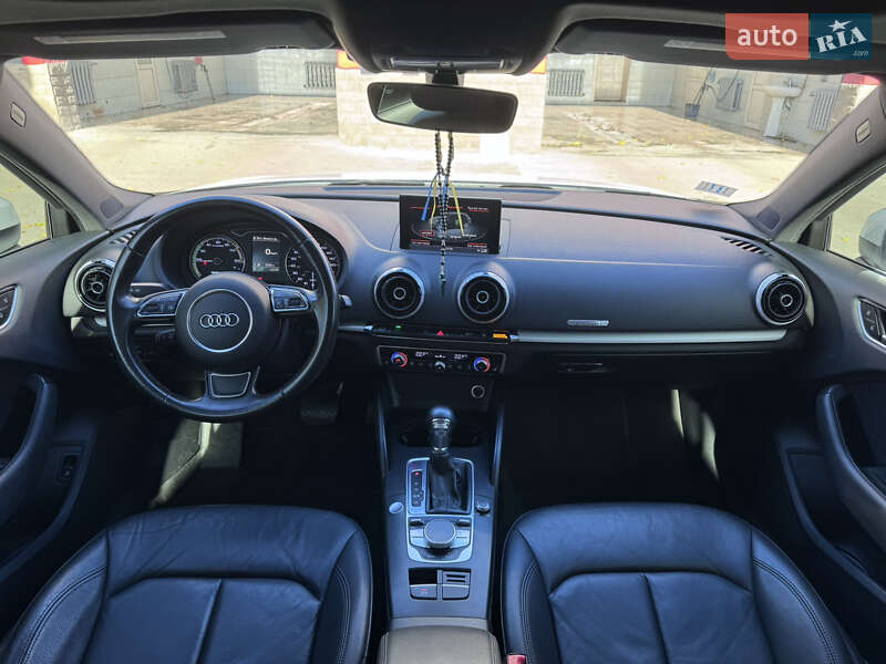 Хэтчбек Audi A3 2016 в Киеве