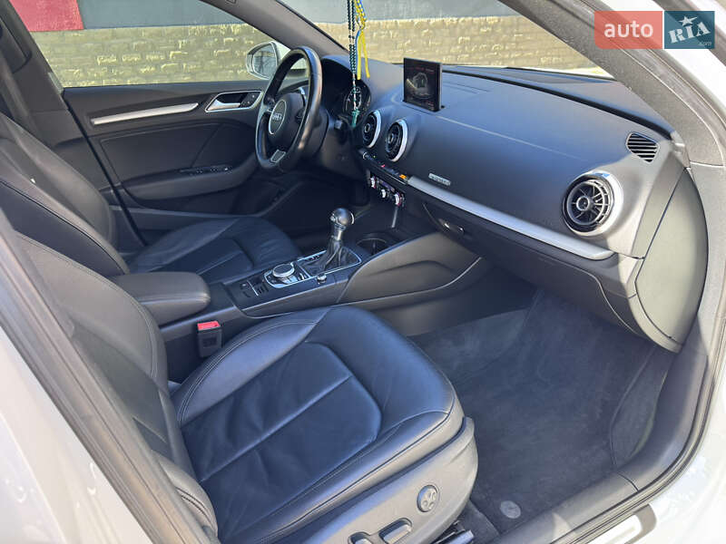 Хэтчбек Audi A3 2016 в Киеве