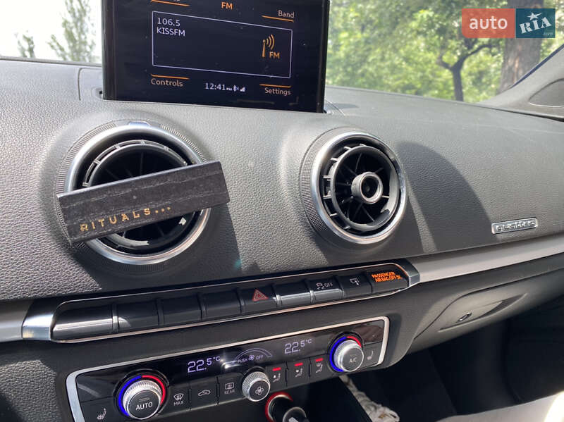 Седан Audi A3 2015 в Киеве