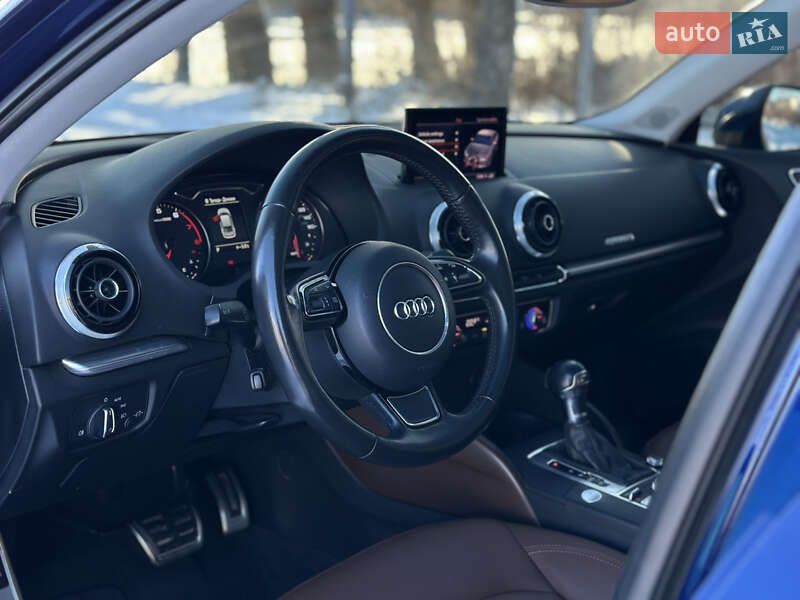 Седан Audi A3 2014 в Ромнах