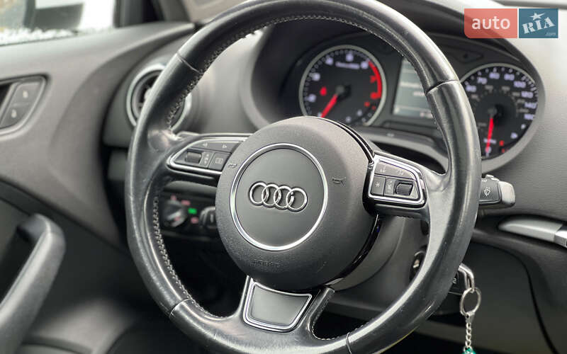 Седан Audi A3 2015 в Львове