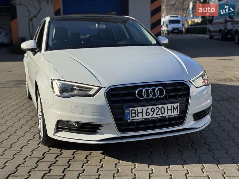 Седан Audi A3 2016 в Одессе