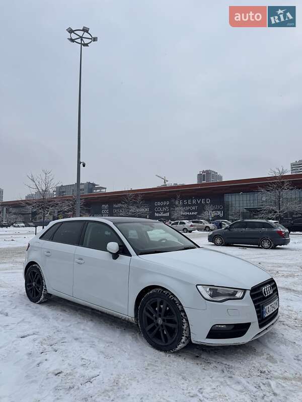 Хэтчбек Audi A3 2015 в Киеве