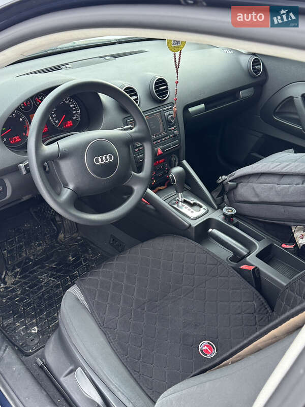 Хэтчбек Audi A3 2004 в Сходнице