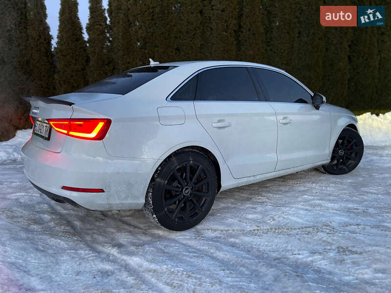 Седан Audi A3 2015 в Самборі