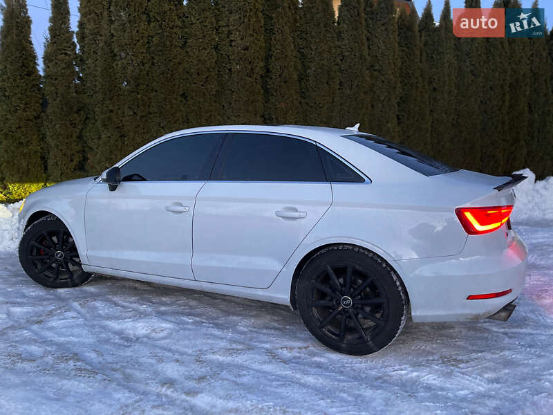 Седан Audi A3 2015 в Самборі