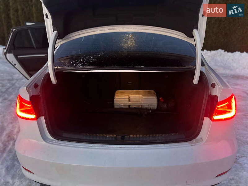 Седан Audi A3 2015 в Самборі