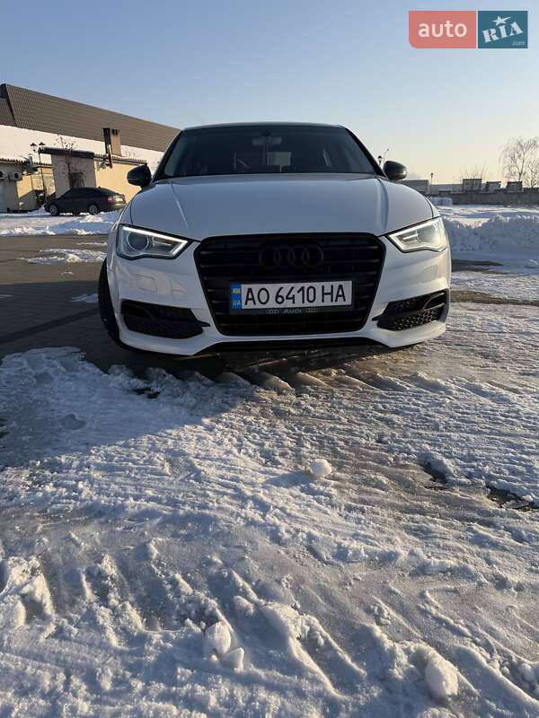 Седан Audi A3 2016 в Мукачевому