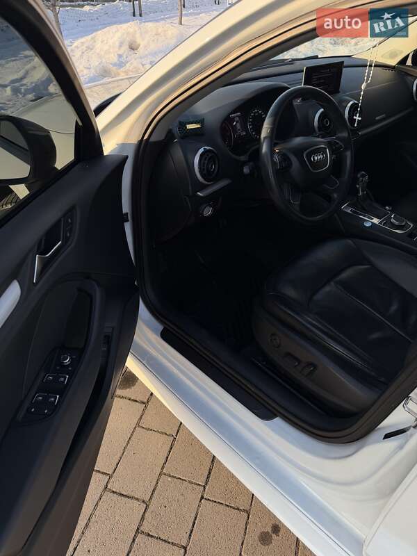 Седан Audi A3 2016 в Мукачевому