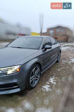 Седан Audi A3 2018 в Кропивницком