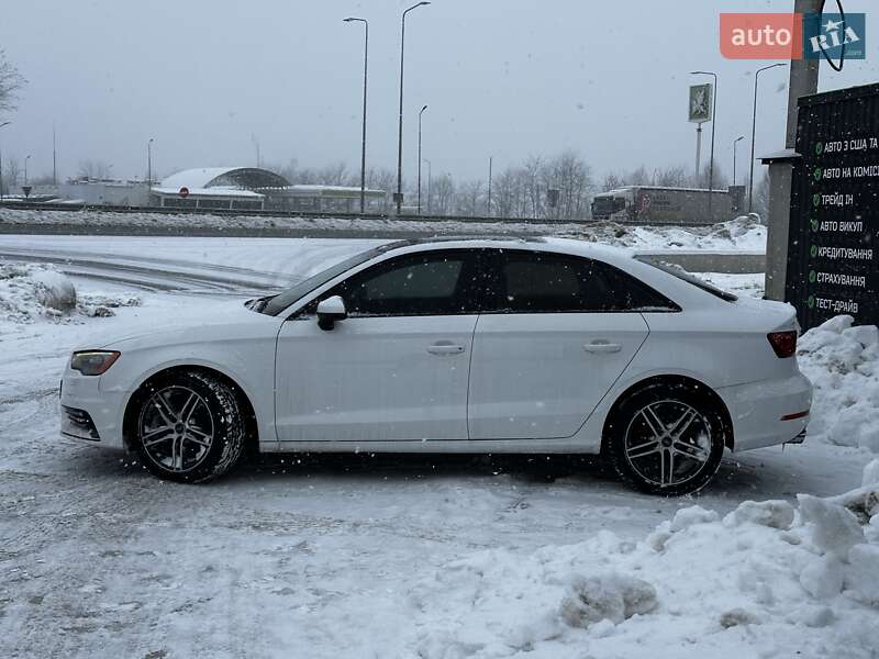 Седан Audi A3 2015 в Львове