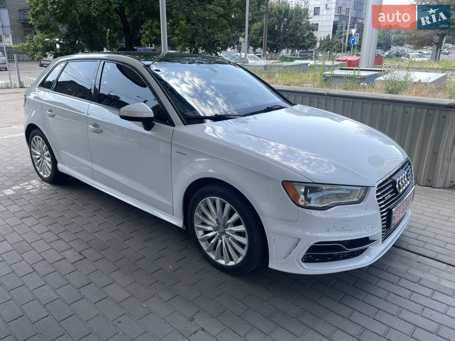 Audi A3 2016 VIN WAUUPBFF8GA108548 фото оголошення 6 з 16