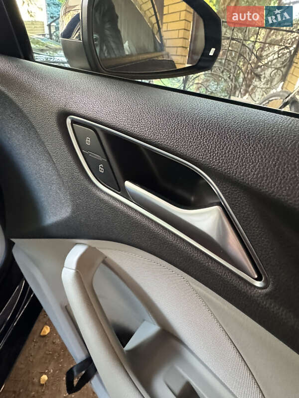 Седан Audi A3 2015 в Кривом Роге