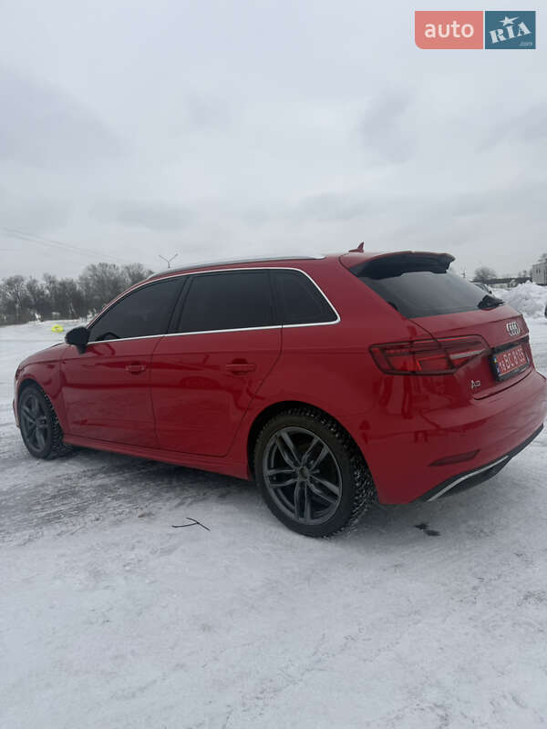 Хэтчбек Audi A3 2018 в Киеве