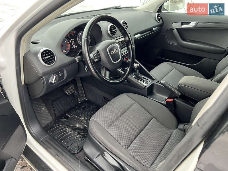 Хэтчбек Audi A3 2010 в Староконстантинове