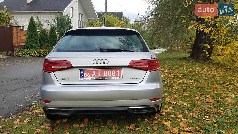 Хэтчбек Audi A3 2017 в Киеве
