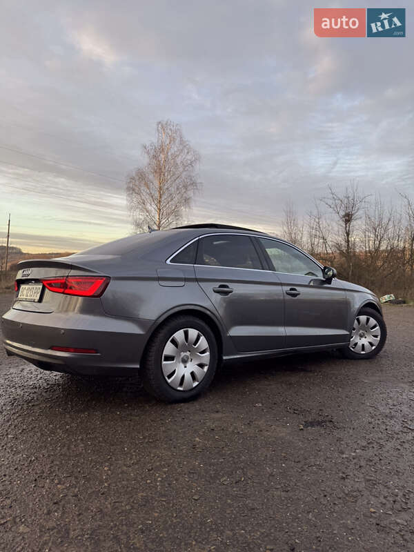 Седан Audi A3 2015 в Львове