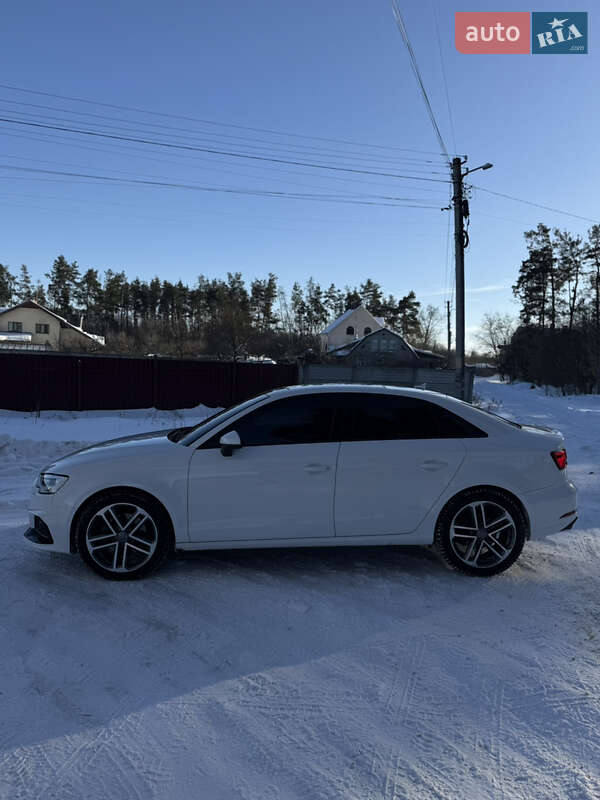 Седан Audi A3 2018 в Житомире