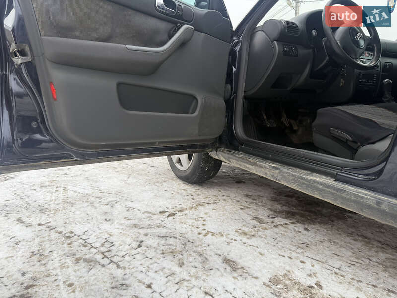 Хэтчбек Audi A3 1999 в Сторожинце