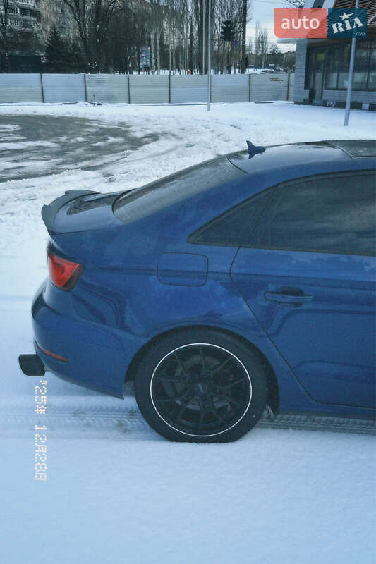 Седан Audi A3 2014 в Кривом Роге