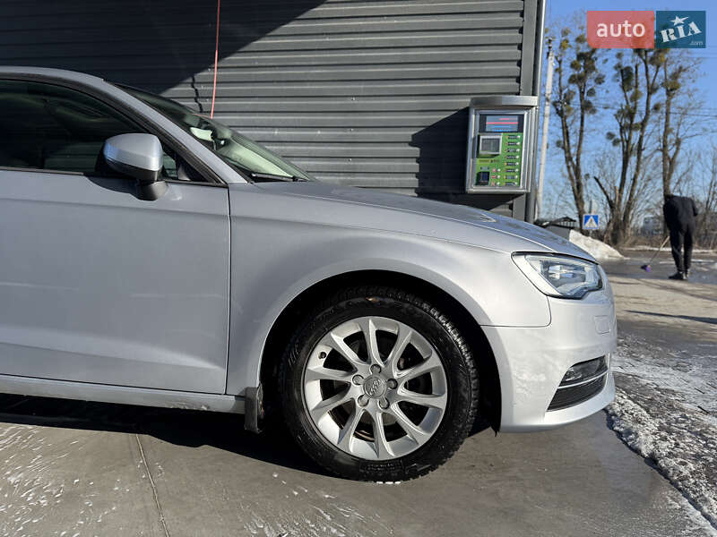 Хэтчбек Audi A3 2015 в Киеве