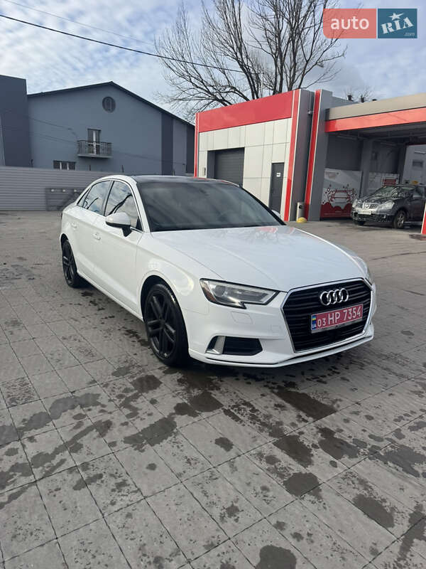 Седан Audi A3 2019 в Владимире