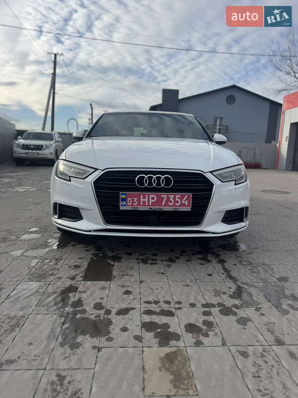 Седан Audi A3 2019 в Владимире