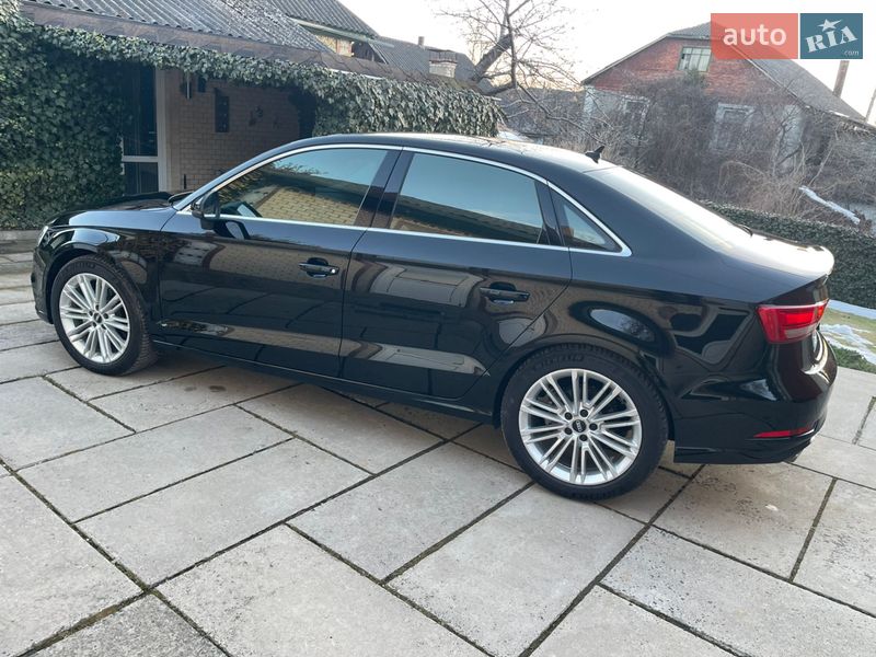 Седан Audi A3 2018 в Гнівані