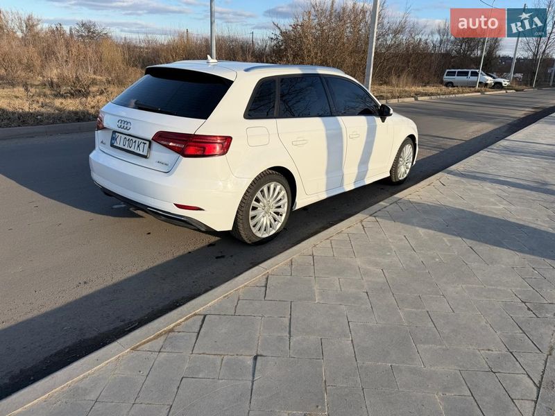 Хетчбек Audi A3 2016 в Василькові