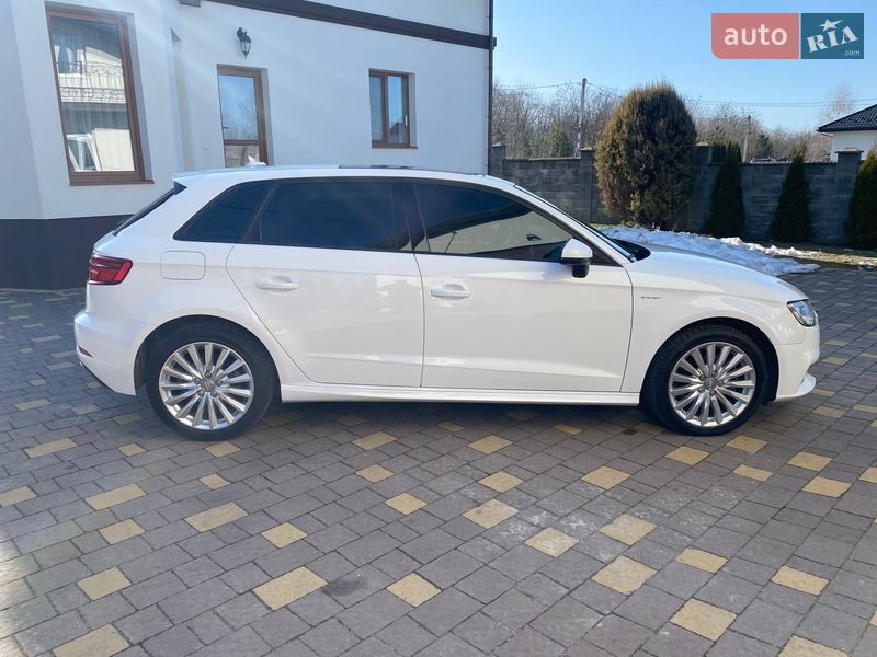 Хэтчбек Audi A3 2017 в Ровно