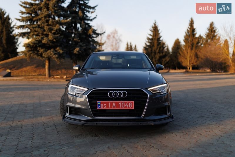Седан Audi A3 2018 в Дубні