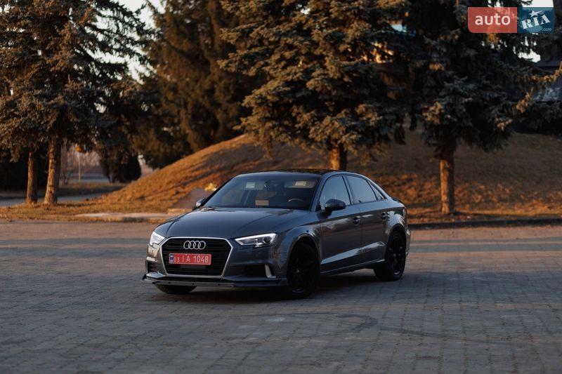Седан Audi A3 2018 в Дубні