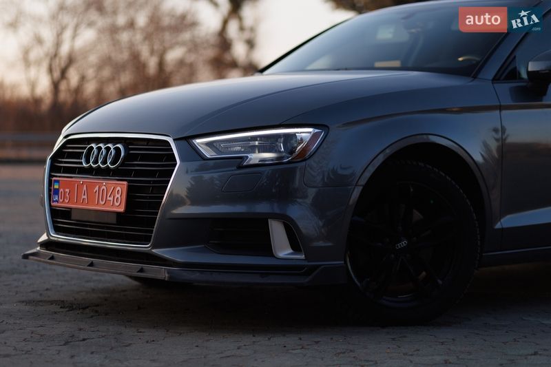 Седан Audi A3 2018 в Дубні